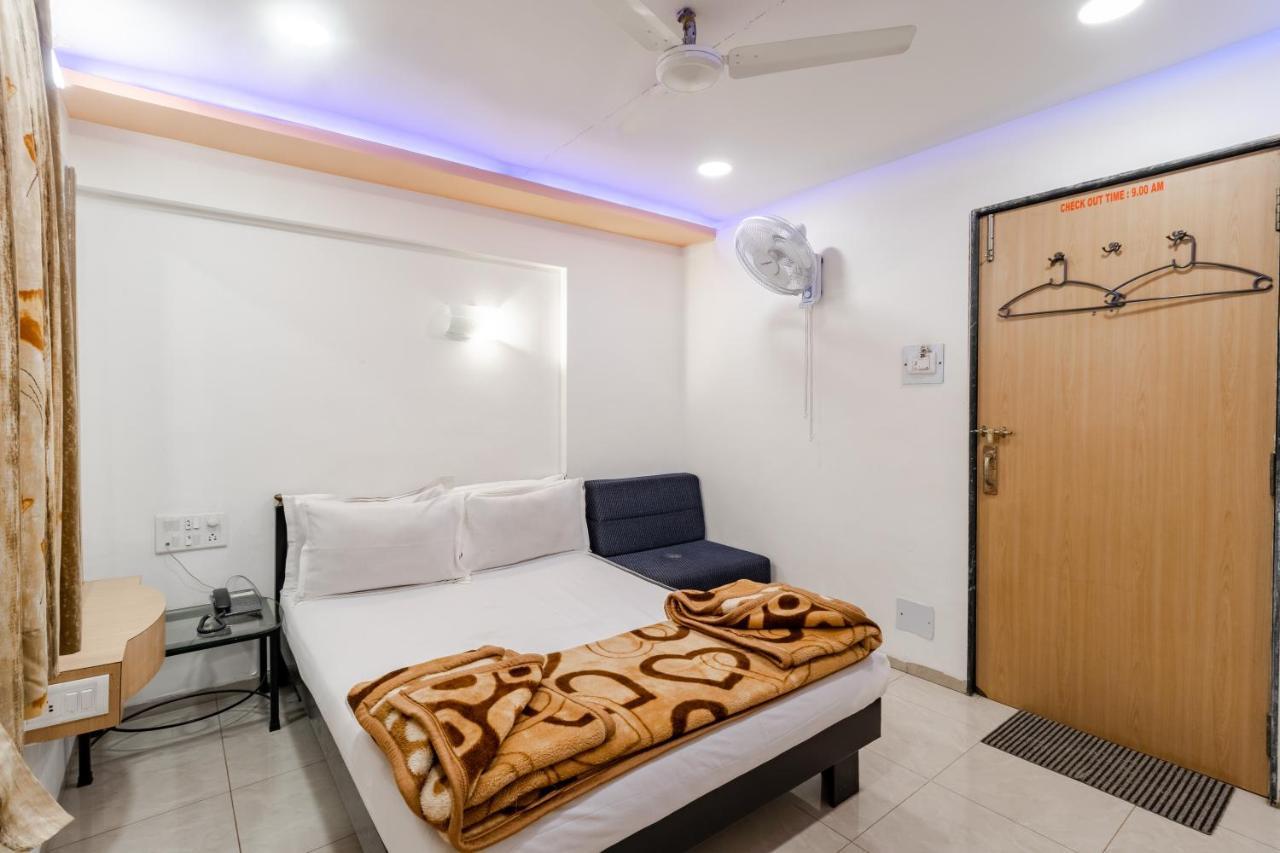 Hotel Vyankatesh & Pure Veg Restaurant Mahābaleshwar Buitenkant foto