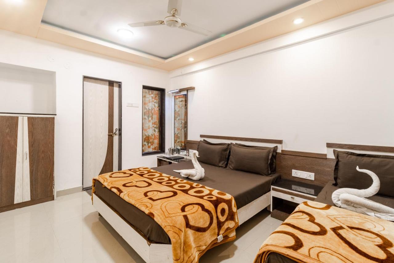 Hotel Vyankatesh & Pure Veg Restaurant Mahābaleshwar Buitenkant foto