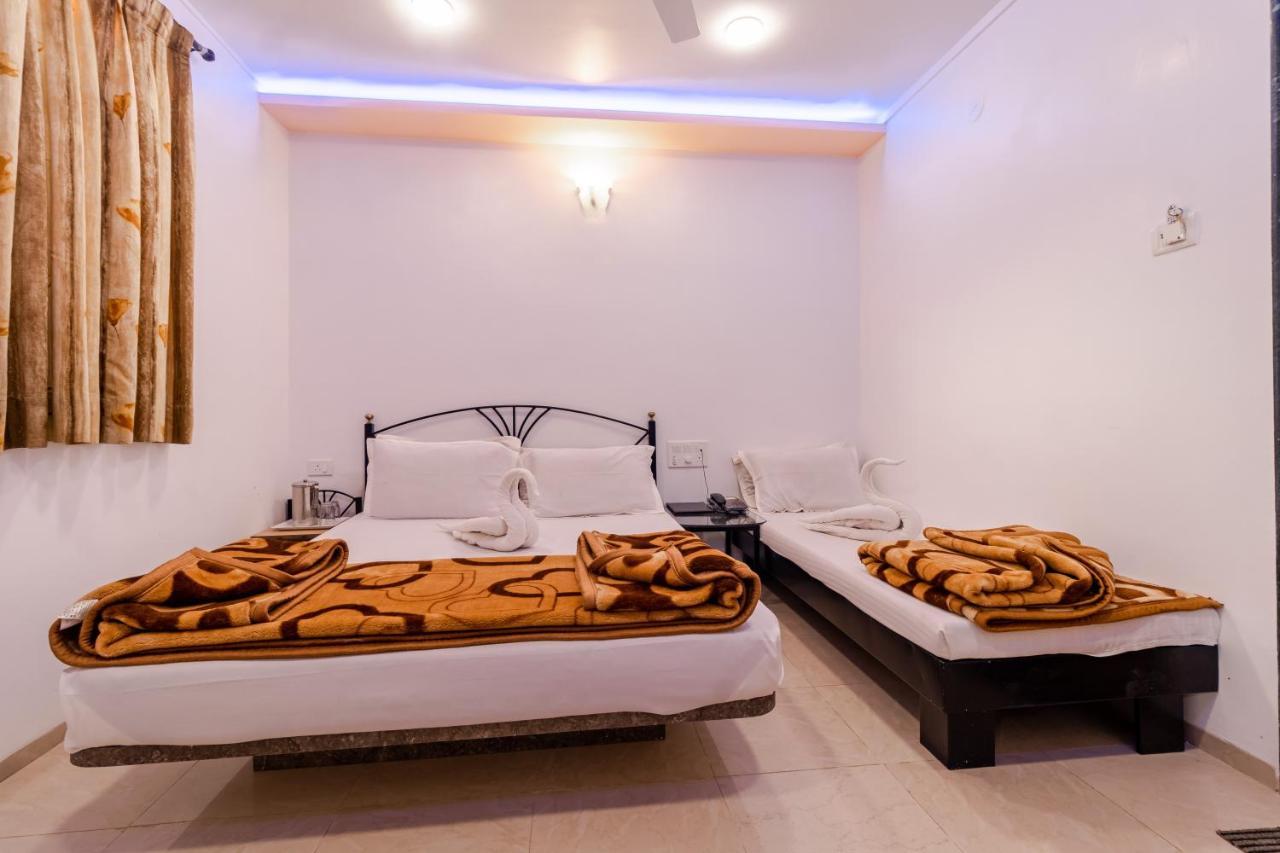 Hotel Vyankatesh & Pure Veg Restaurant Mahābaleshwar Buitenkant foto