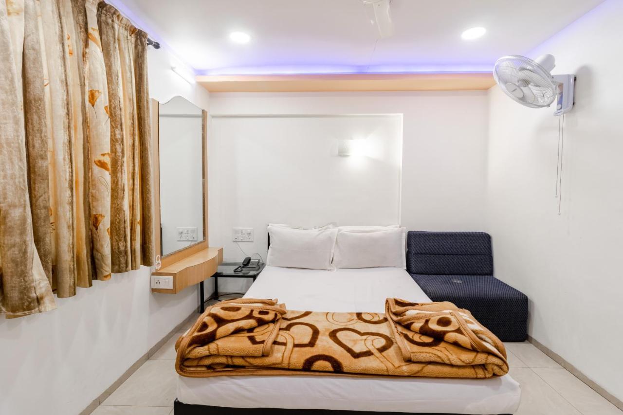 Hotel Vyankatesh & Pure Veg Restaurant Mahābaleshwar Buitenkant foto