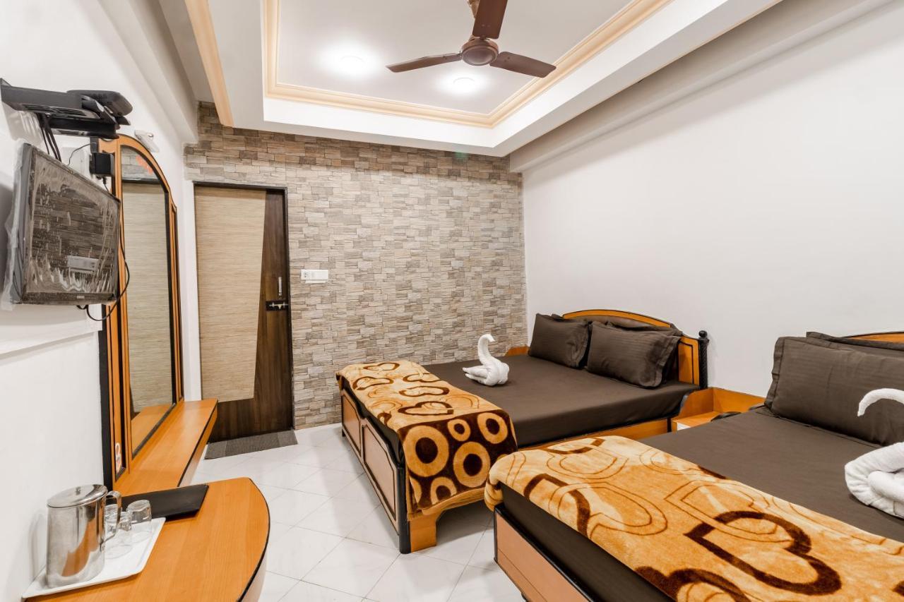 Hotel Vyankatesh & Pure Veg Restaurant Mahābaleshwar Buitenkant foto