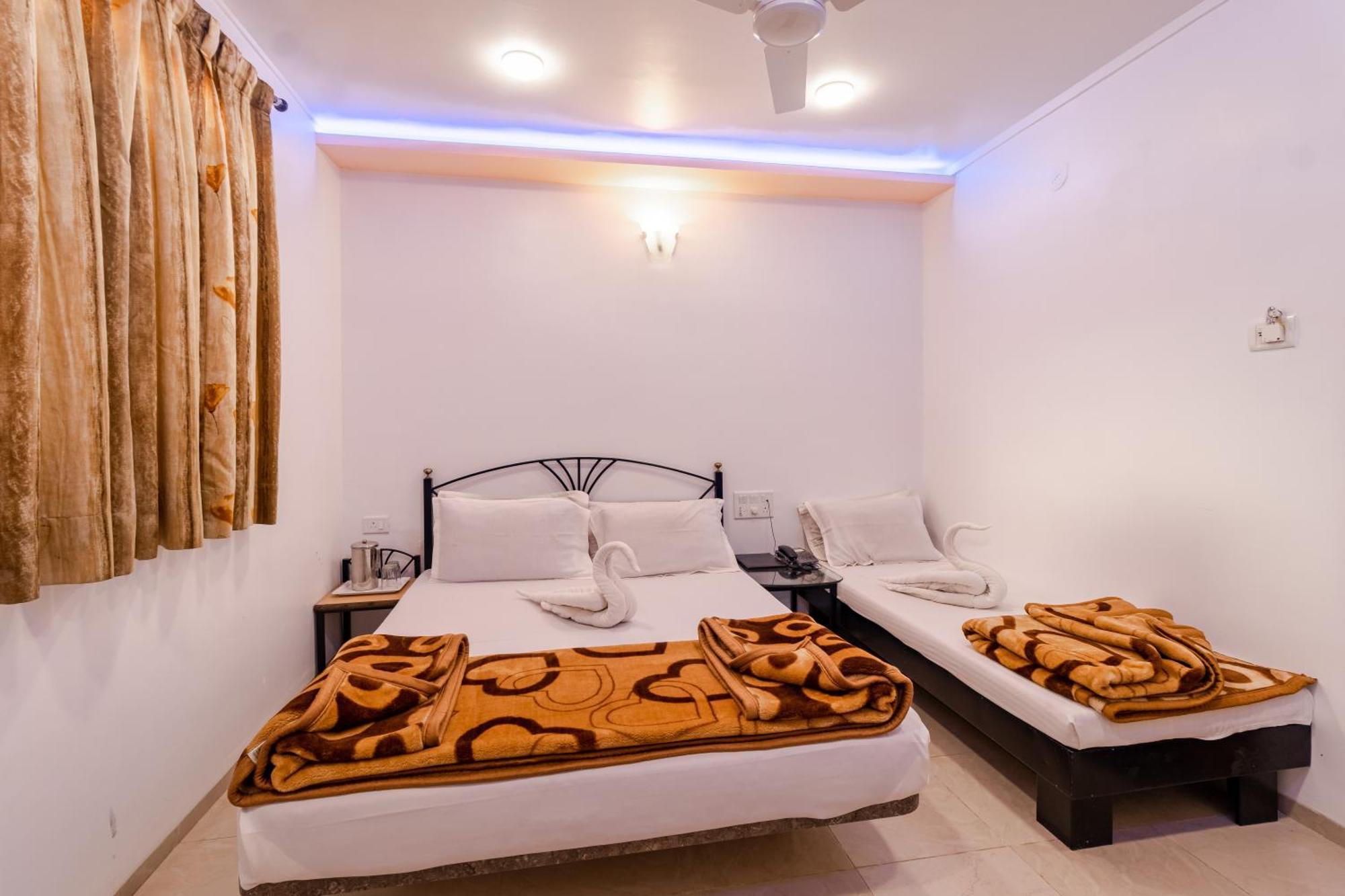 Hotel Vyankatesh & Pure Veg Restaurant Mahābaleshwar Buitenkant foto