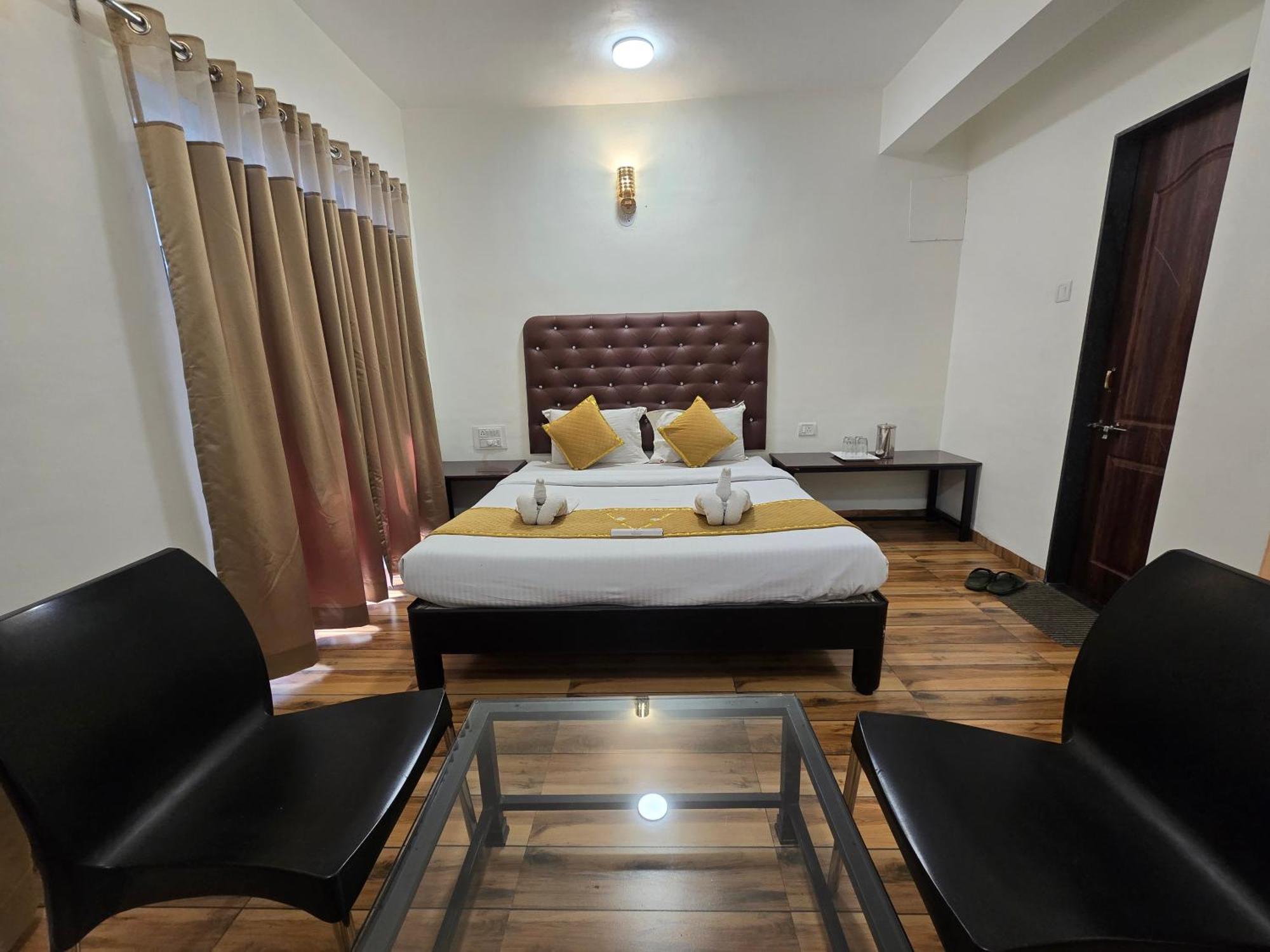 Hotel Vyankatesh & Pure Veg Restaurant Mahābaleshwar Buitenkant foto