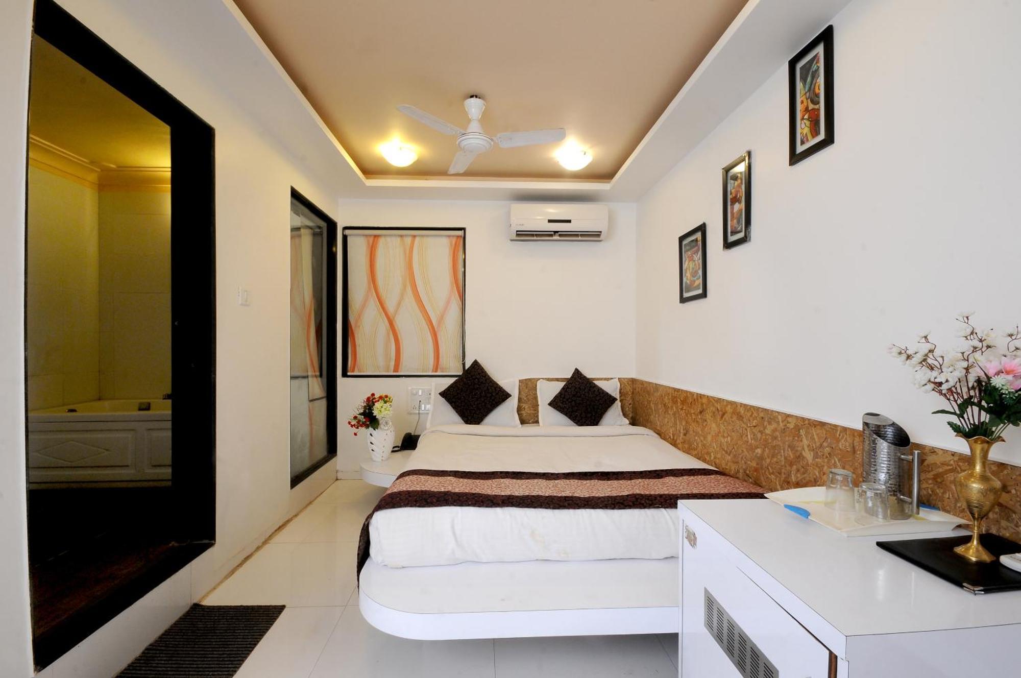 Hotel Vyankatesh & Pure Veg Restaurant Mahābaleshwar Buitenkant foto