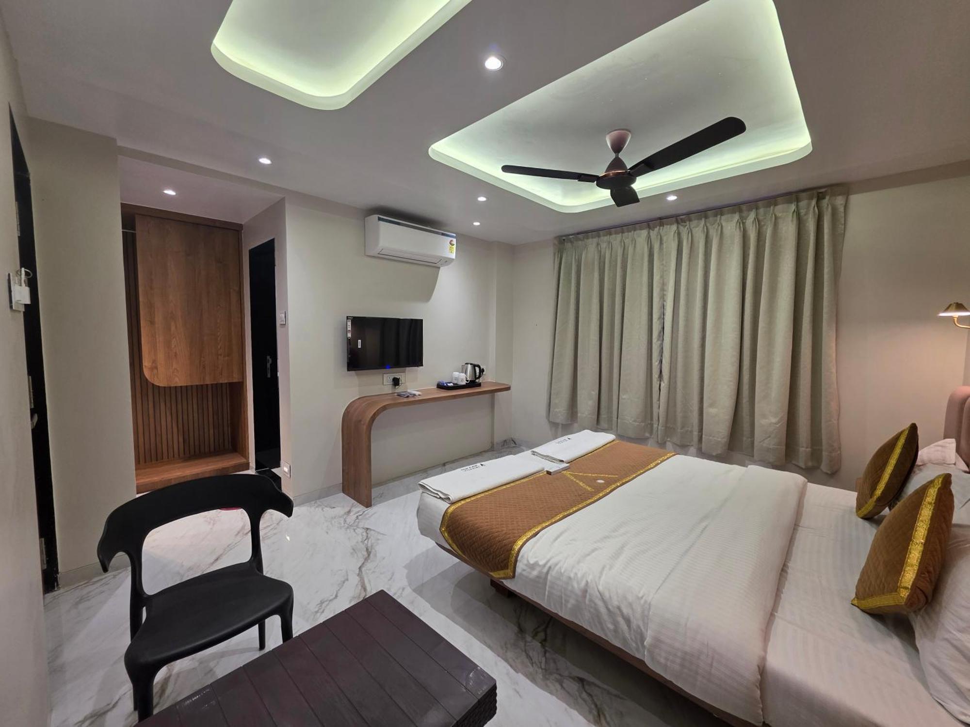 Hotel Vyankatesh & Pure Veg Restaurant Mahābaleshwar Buitenkant foto