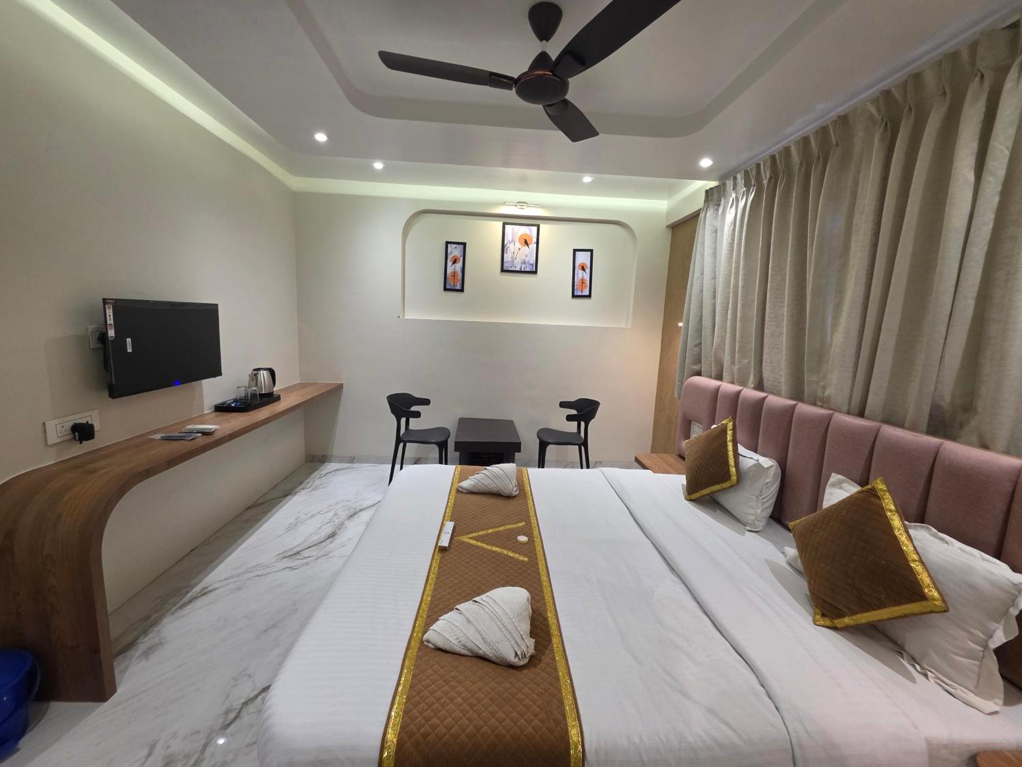 Hotel Vyankatesh & Pure Veg Restaurant Mahābaleshwar Buitenkant foto