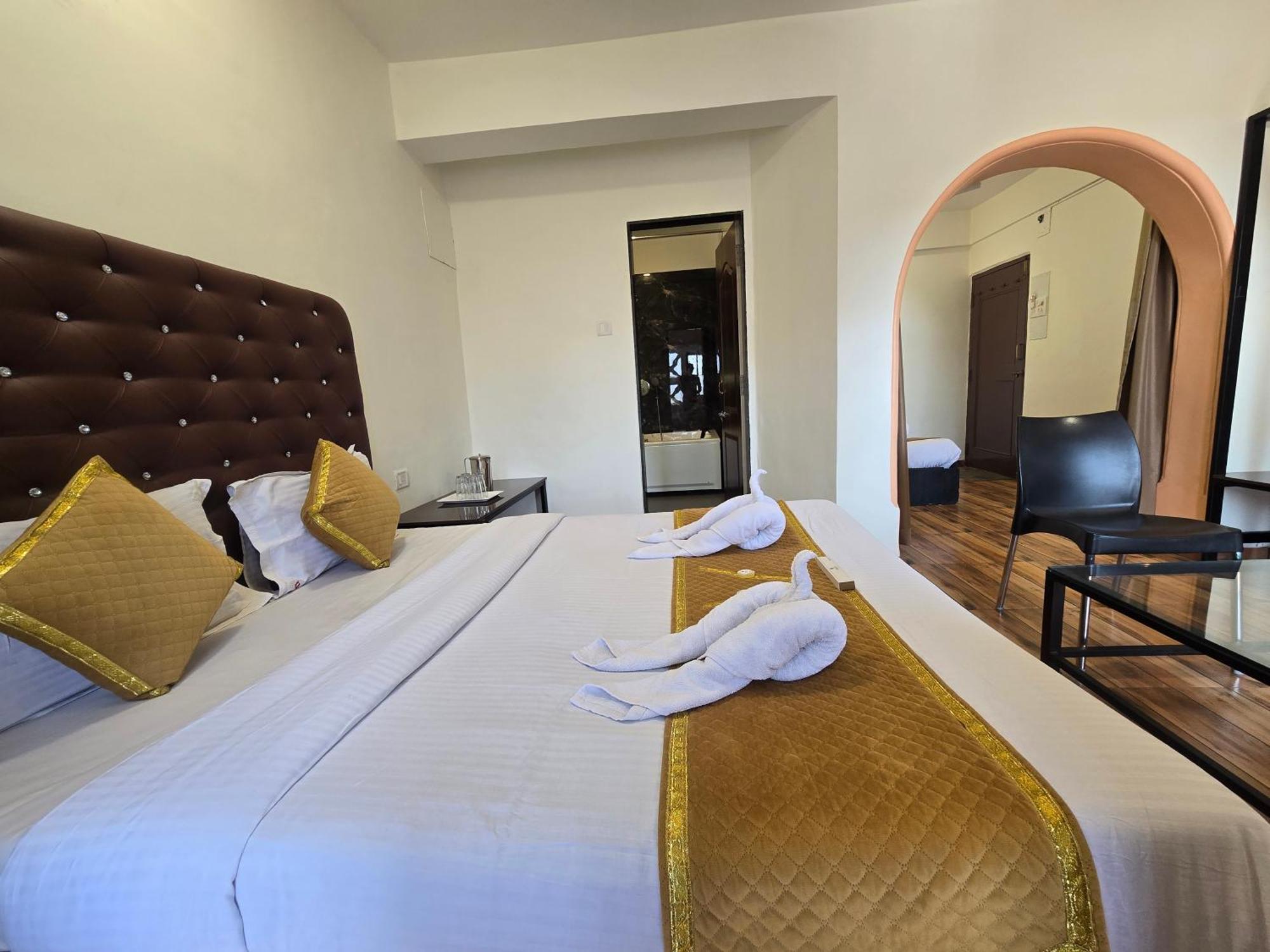 Hotel Vyankatesh & Pure Veg Restaurant Mahābaleshwar Buitenkant foto
