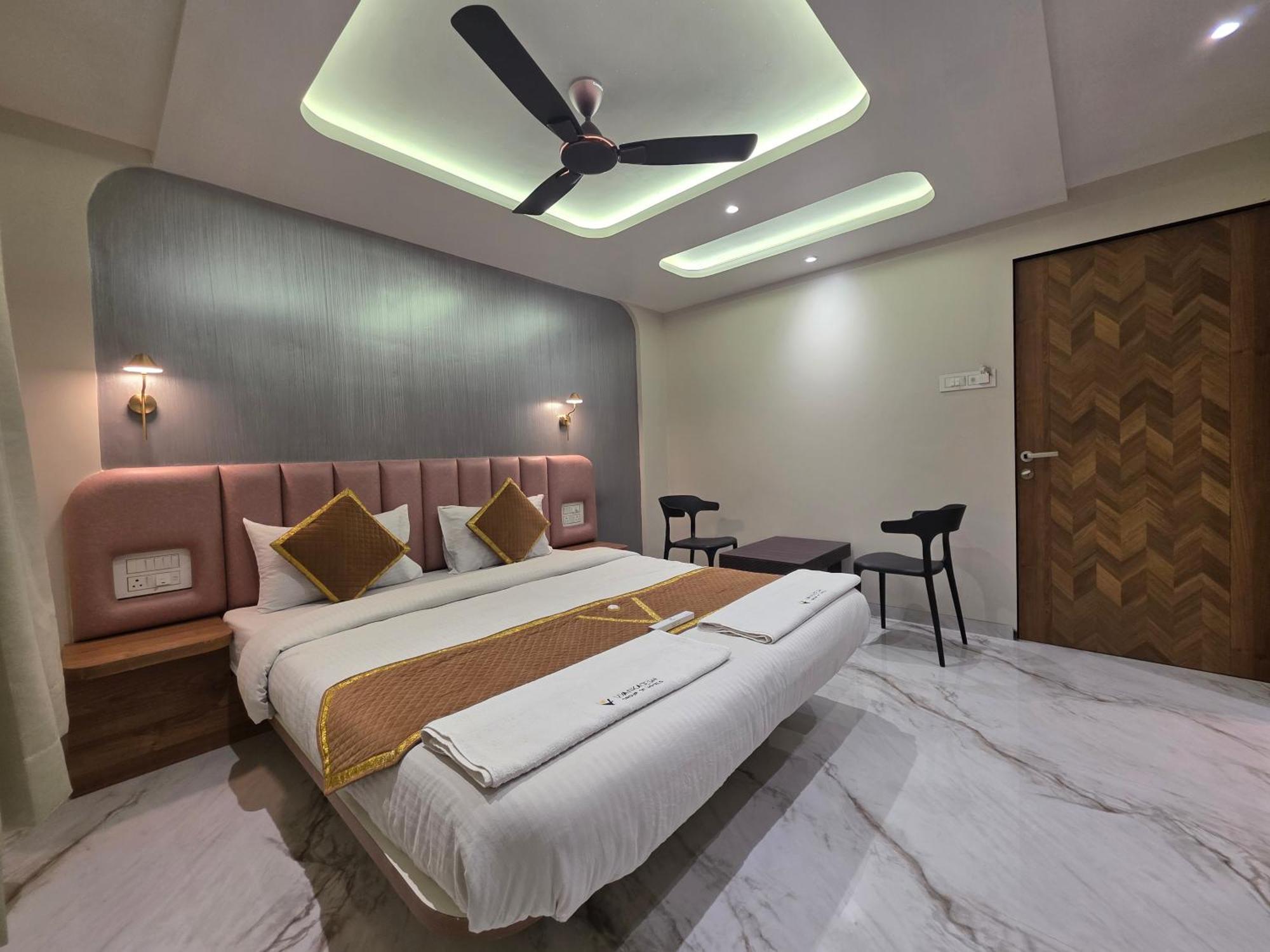 Hotel Vyankatesh & Pure Veg Restaurant Mahābaleshwar Buitenkant foto
