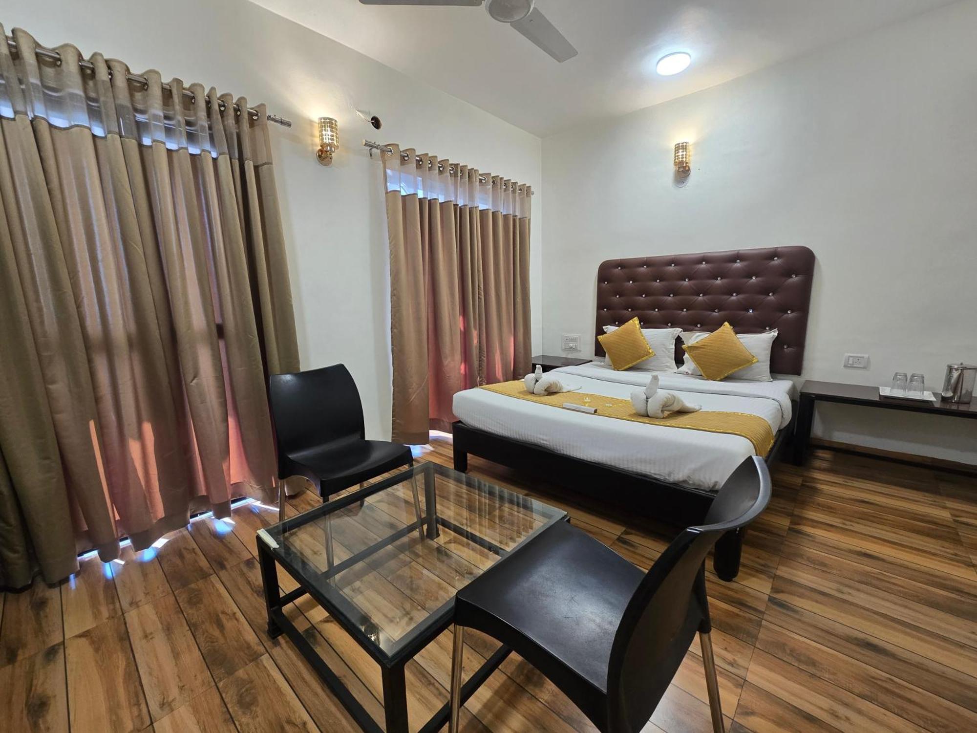 Hotel Vyankatesh & Pure Veg Restaurant Mahābaleshwar Buitenkant foto