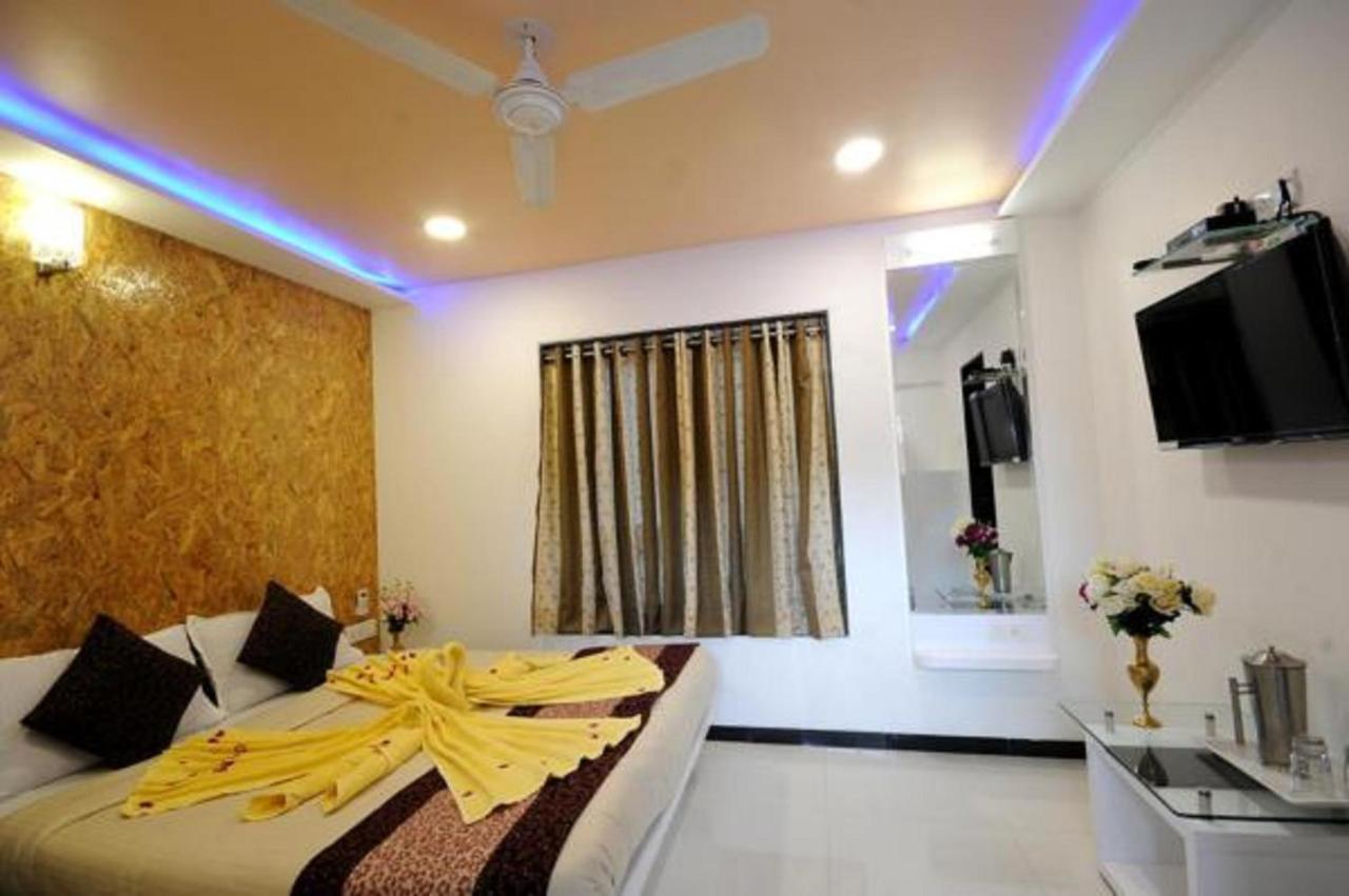 Hotel Vyankatesh & Pure Veg Restaurant Mahābaleshwar Buitenkant foto