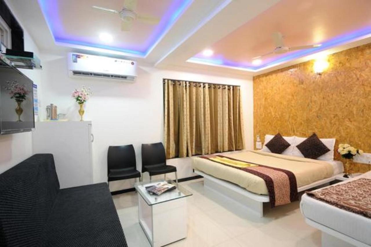 Hotel Vyankatesh & Pure Veg Restaurant Mahābaleshwar Buitenkant foto