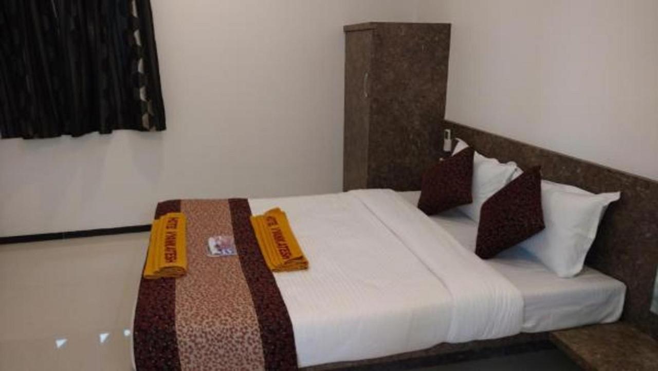 Hotel Vyankatesh & Pure Veg Restaurant Mahābaleshwar Buitenkant foto