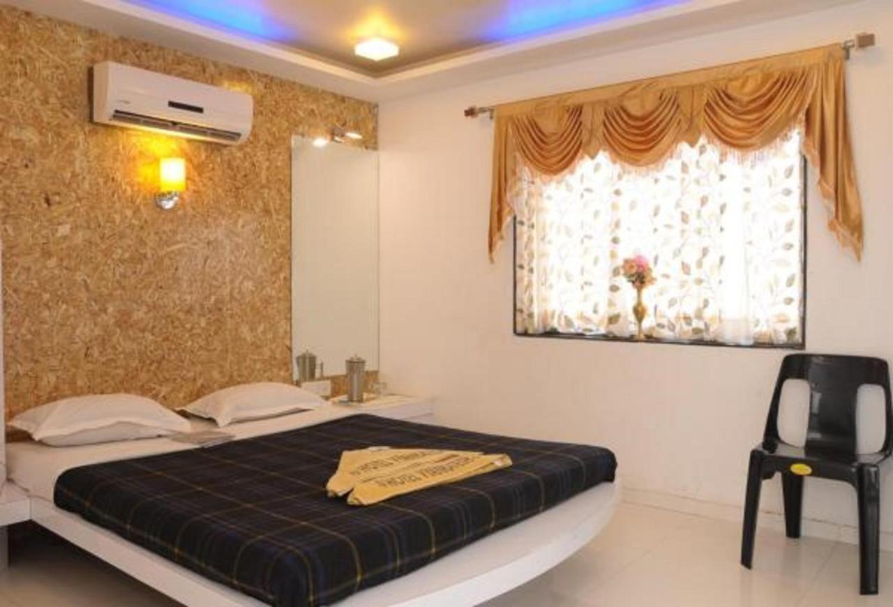 Hotel Vyankatesh & Pure Veg Restaurant Mahābaleshwar Buitenkant foto