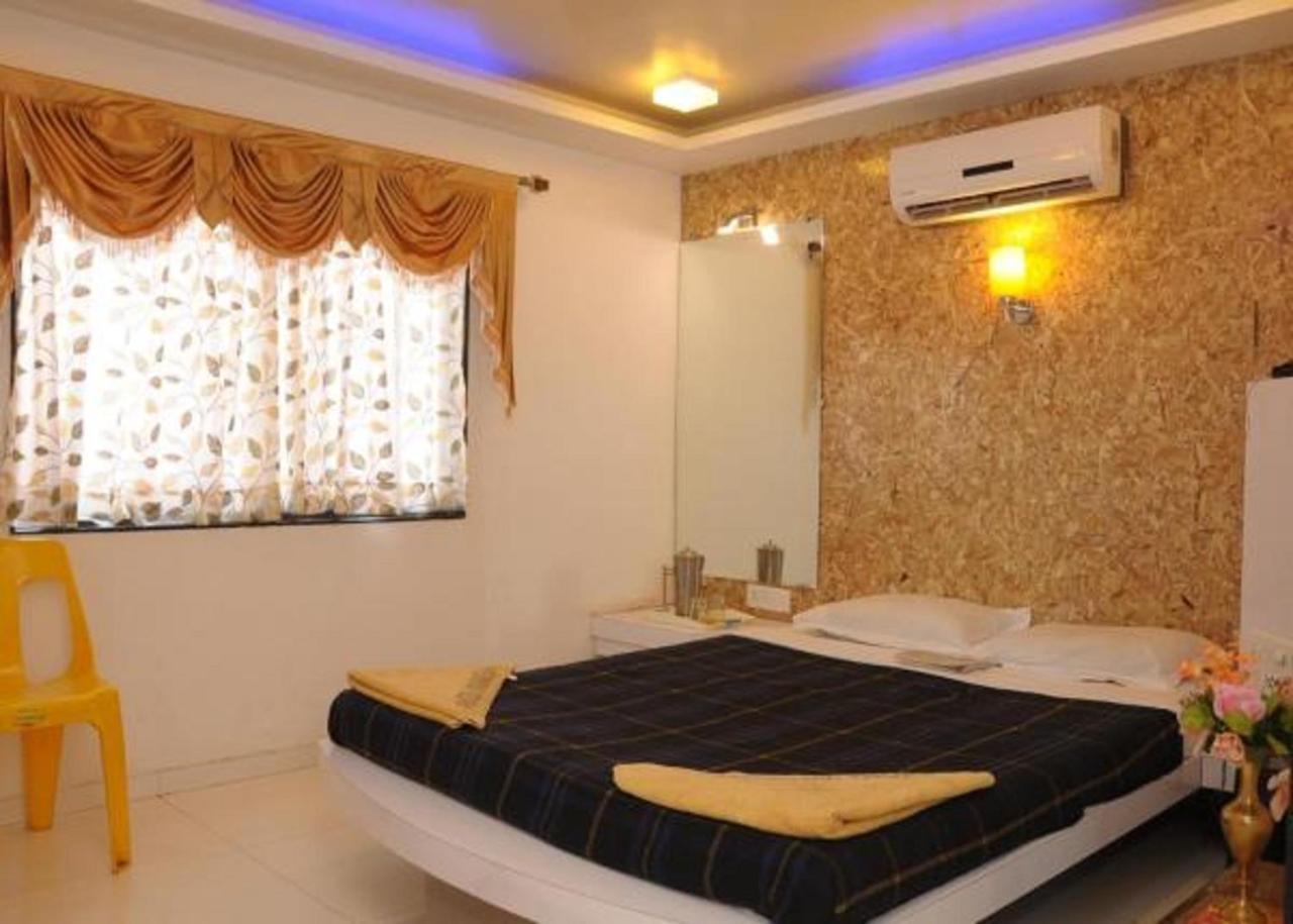 Hotel Vyankatesh & Pure Veg Restaurant Mahābaleshwar Buitenkant foto